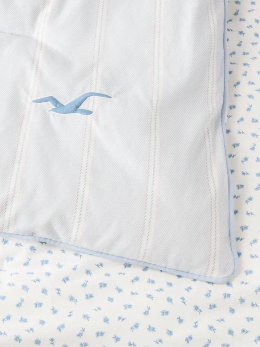 NWT TWIN \ TWINXL Hollister Target Percale Patchwork Comforter Set Floral Blue